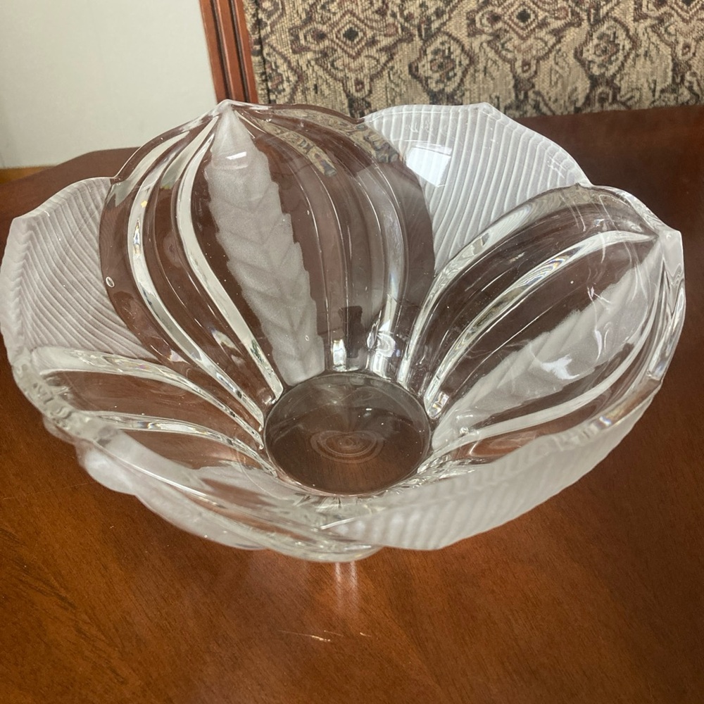 Crystal Clear Industries “ Novellette II” 8” round pressed crystal bowl